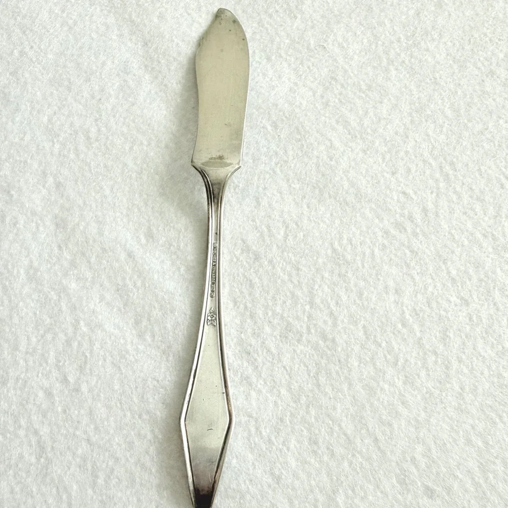 Antique Holmes & Edwards XII Silverplate Butter Knife 1920 Monogram‎ D